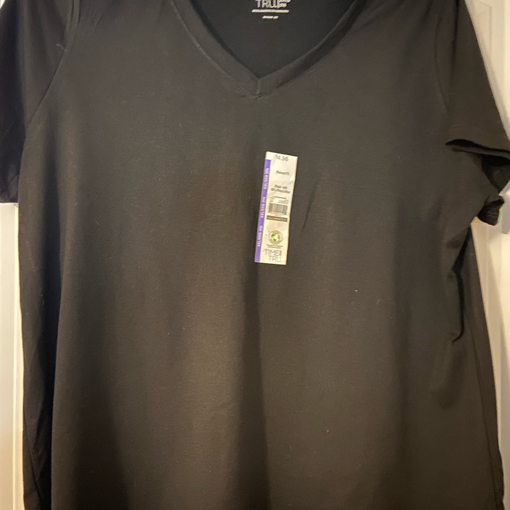 Bundle of 5: Women’s 2X Short Sleeve T-shirts Brands Vary - Picture 2 of 10